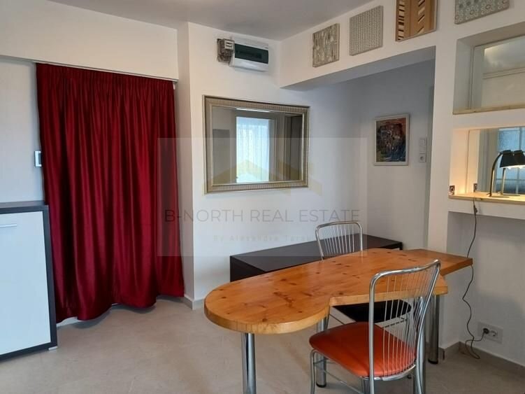 Doua camere vis-a-vis Marriott Hotel: central, curat, modern, functional.